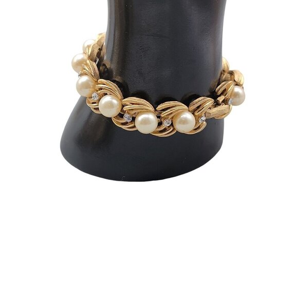 Crown Trifari Faux Pearl Swirl Bracelet 6.5" Gold Tone Setting Rhinestone Accent - Picture 8 of 14